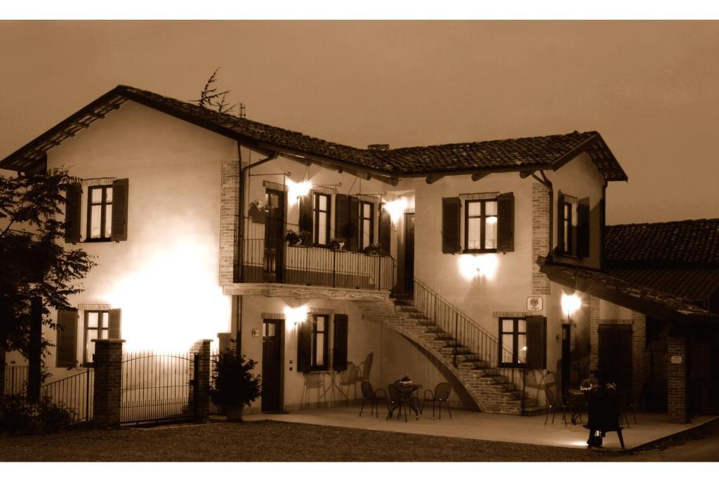 Agriturismo I Grappoli Серралунга-д'Альба Экстерьер фото